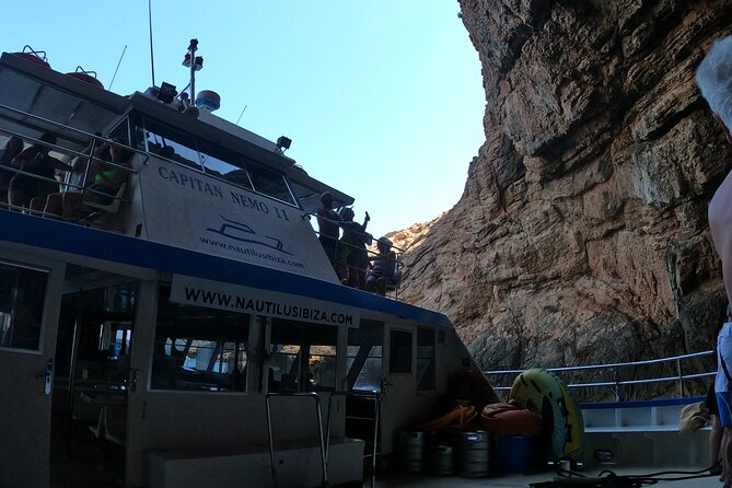 3-Hour Northwest Coast Excursion: Aquarium and Islas Margaritas - Stop 1 at Aquarium Cap Blanc: Sa Cova de Ses Llagostes in action