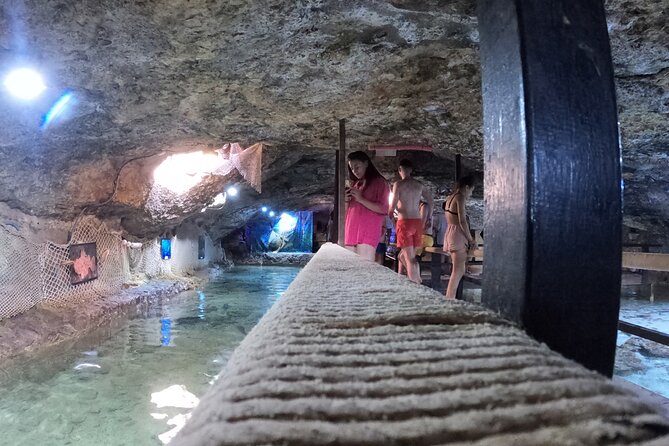 3-Hour Northwest Coast Excursion: Aquarium and Islas Margaritas - Cruising the coves without getting stuck in a sand queue