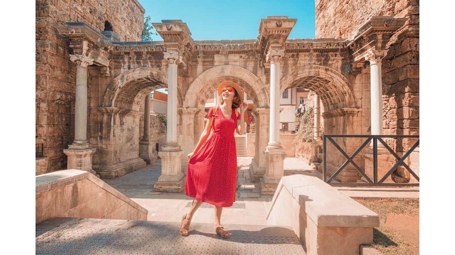 Antalya: Aquarium and Old Town Guided Tour - Jewellery Centre stop: gold knowledge and real shopping context