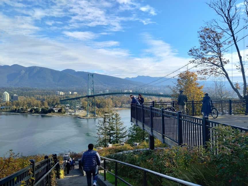 Aquarium & StanleyPark+20 Gem Spots+City/Vip Car+Small Group - How this Stanley Park + Aquarium tour actually works in 3 hours