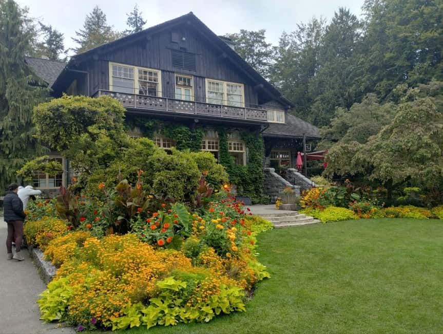 Aquarium & StanleyPark+20 Gem Spots+City/Vip Car+Small Group - Stanley Park Totem Poles and Hollow Tree: the cultural start that sets the tone
