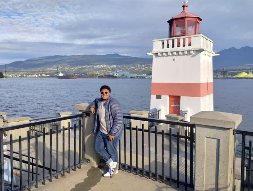 Aquarium & StanleyPark+20 Gem Spots+City/Vip Car+Small Group - Vancouver Aquarium: Canada’s largest marine experience, planned for real viewing