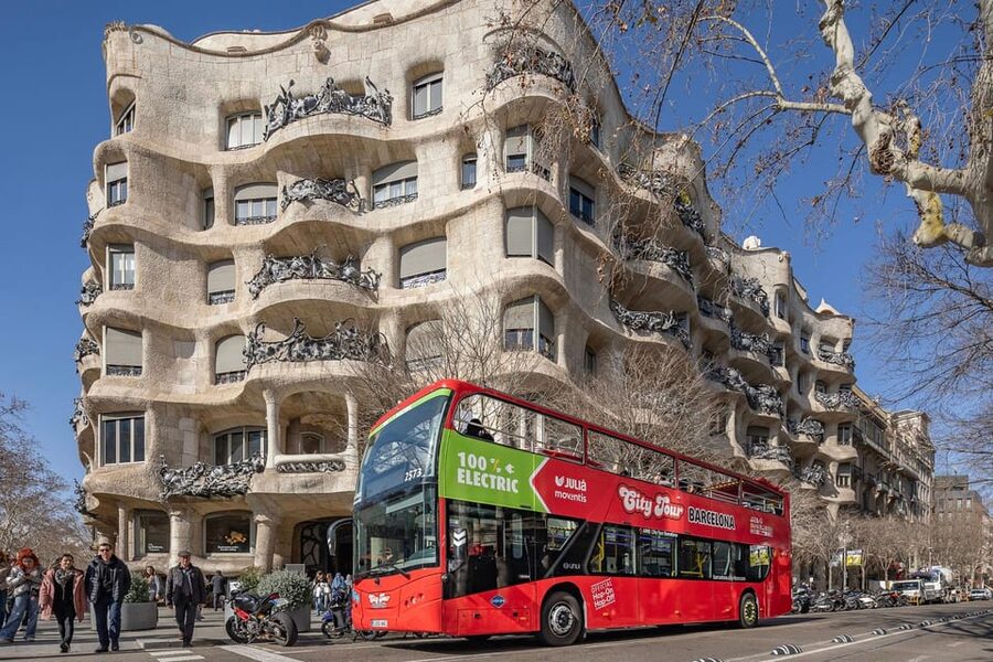Barcelona: Hop-On Hop-Off Bus & Aquarium Tour - West Route (Orange): Montjuïc-to-port style sightseeing