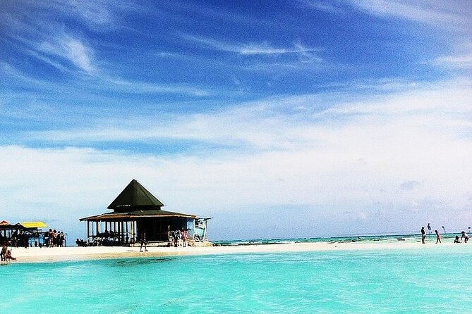 Boat Tour to Johnny Cay & Aquarium in San Andres Island - Price and logistics: what $39.50 really covers