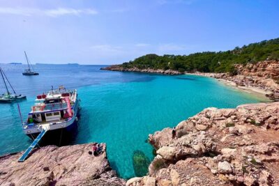 Cala Salada and Unspoiled North Beach Tour. Snorkelling and Aquarium - Cala d’Aubarca and Ses Balandres: the swim and snorkel stop