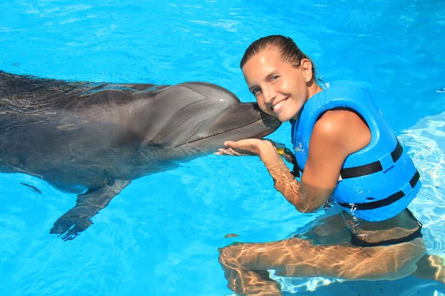 Cancun: Interactive Aquarium Ticket and Swim with Dolphins - Entering Plaza La Isla: Where You Start in Cancun