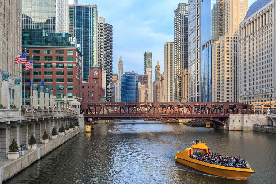 Chicago: 1-5 Day Attraction Pass with Shedd Aquarium - Mobsters and Haunted Mysteries Walking Tour: A Night Option With Atmosphere