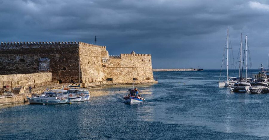 Crete: Heraklion Center, Local Market and Creta Aquarium - Liberty Square and the Venetian Lion Fountain (Morosini)