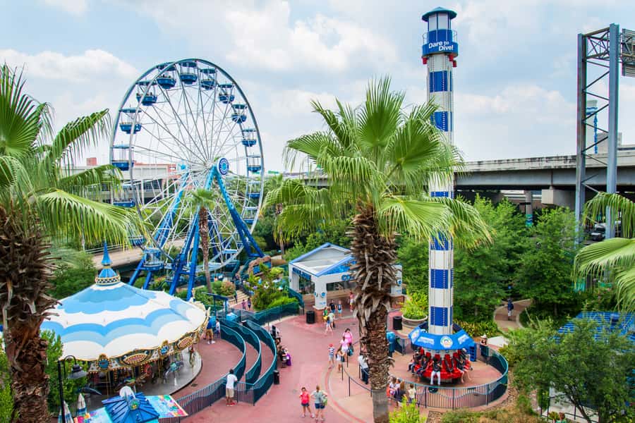 Houston: Downtown Aquarium All Day Pass - Walking Through the Themes: Louisiana Swamp to Maharaja’s Temple