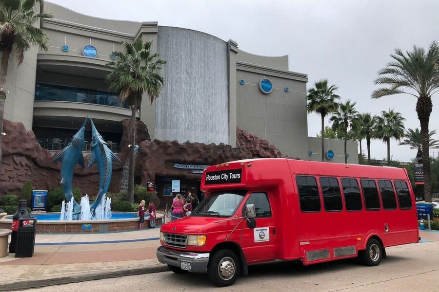 Houston Tour and Aquarium Ticket - A realistic one-day flow: from 1302 Dallas St to marine-life fun