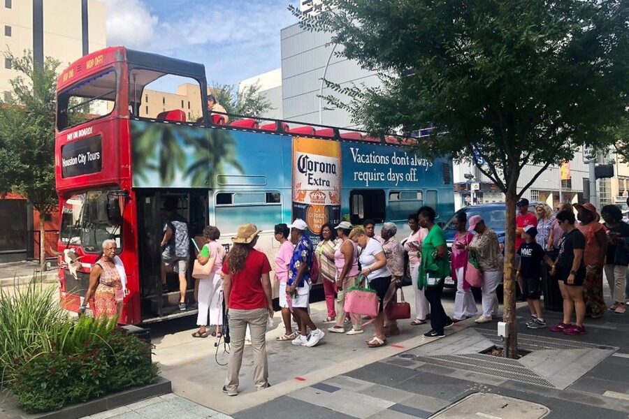 Houston Tour and Aquarium Ticket - Comfort, weather, and what to bring on an open-air bus