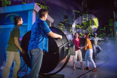 Orlando: Madame Tussauds and SEA LIFE Aquarium Combo Ticket - SEA LIFE Orlando Aquarium: Florida’s 360-Degree Tunnel and the Touch Pool