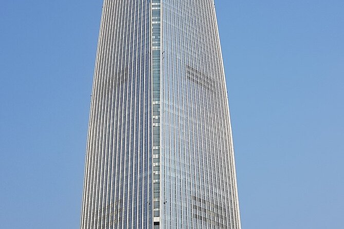 Private tour Lotte World,Tower,Aquarium(All Tickets are included) - Gangnam Style statue near COEX East Gate (young stop, good photos)