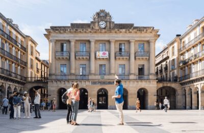 San Sebastian walking tour and aquarium - Into the Old Town: San Vicente, Santa María, and Market Life