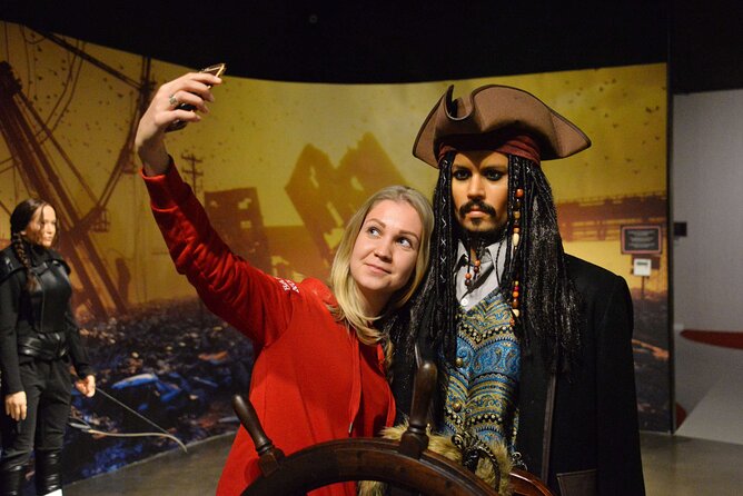 Side: Antalya Aquarium Ticket With Optional Transfer - Antalya Aquarium tickets plus Face2Face wax museum: the smart combo
