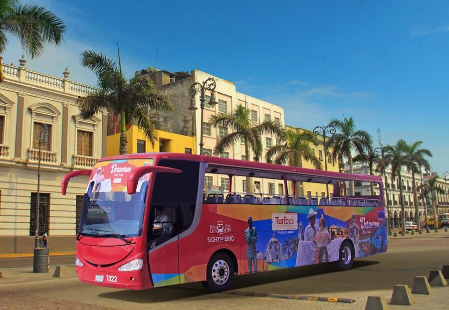 Veracruz: Panoramic Sightseeing City Tour and Aquarium - Audio guide in English and Spanish: learn without slowing down