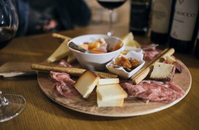 Wine Tasting near the Aquarium of Genoa - Your Four-Wine Flight: How the Guide Helps You Taste