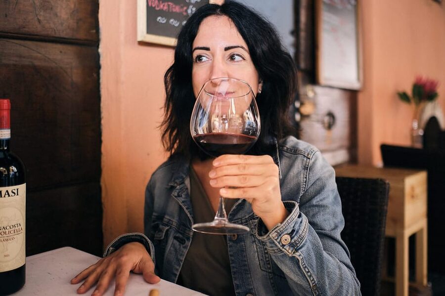 Wine Tasting near the Aquarium of Genoa - English or Italian: You’ll Get the Same Structure