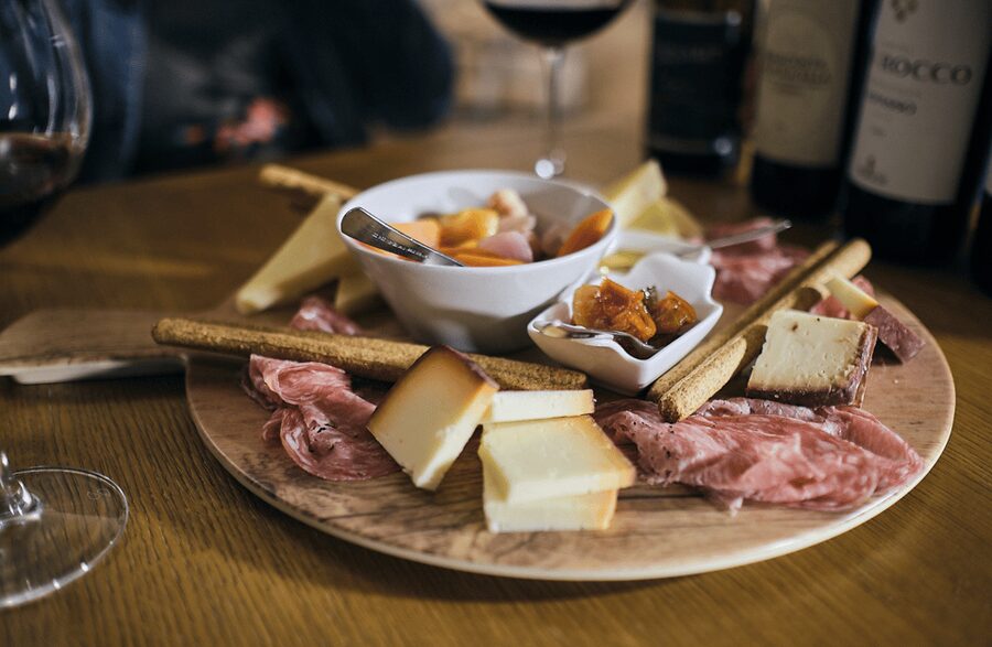 Wine Tasting near the Aquarium of Genoa - Finding Enoteca Grecale from the Aquarium (and why location matters)